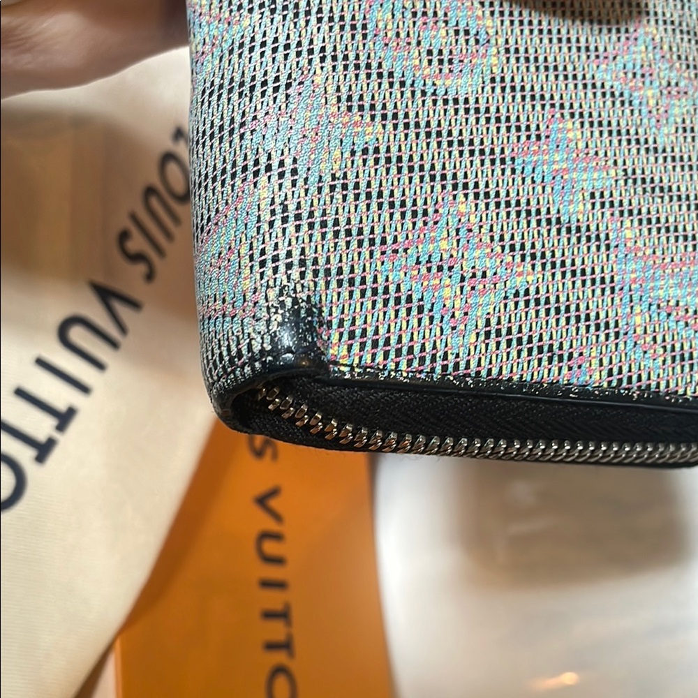 Louis Vuitton LIMITED EDITION Pop Monogram Zippy Wallet!! - Picture 10 of 15